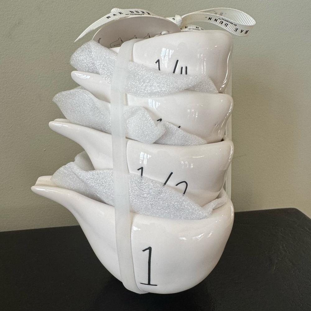 NWT Rae Dunn White Garlic Set of 4 Measuring Cups